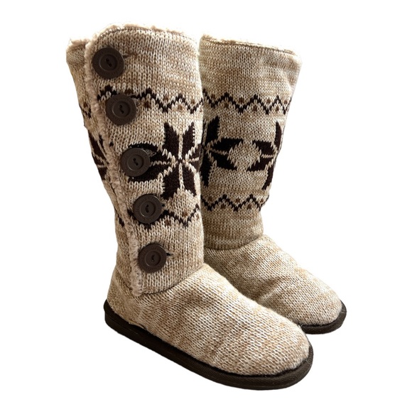 Muk Luks Shoes - Sz 8 Muk Luks Button Up Boots